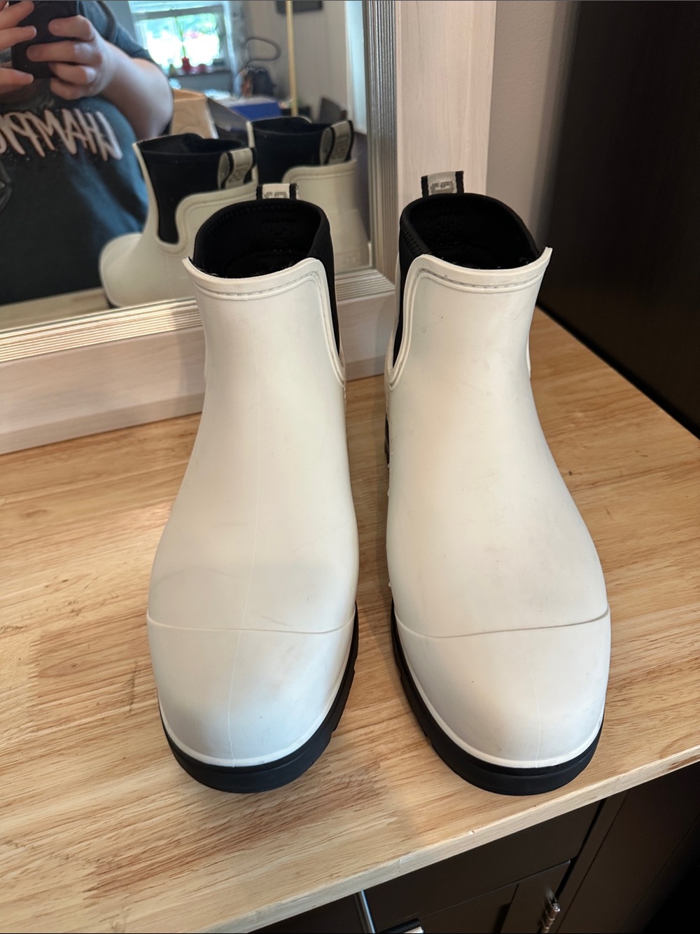 12 women’s UGG White and Black Chelsea Rain Booties